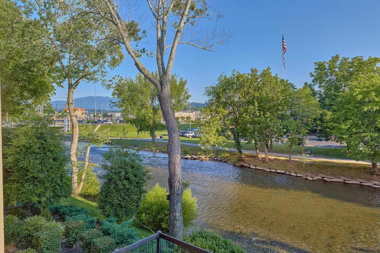 The Inn On The River Pigeon Forge Extérieur photo
