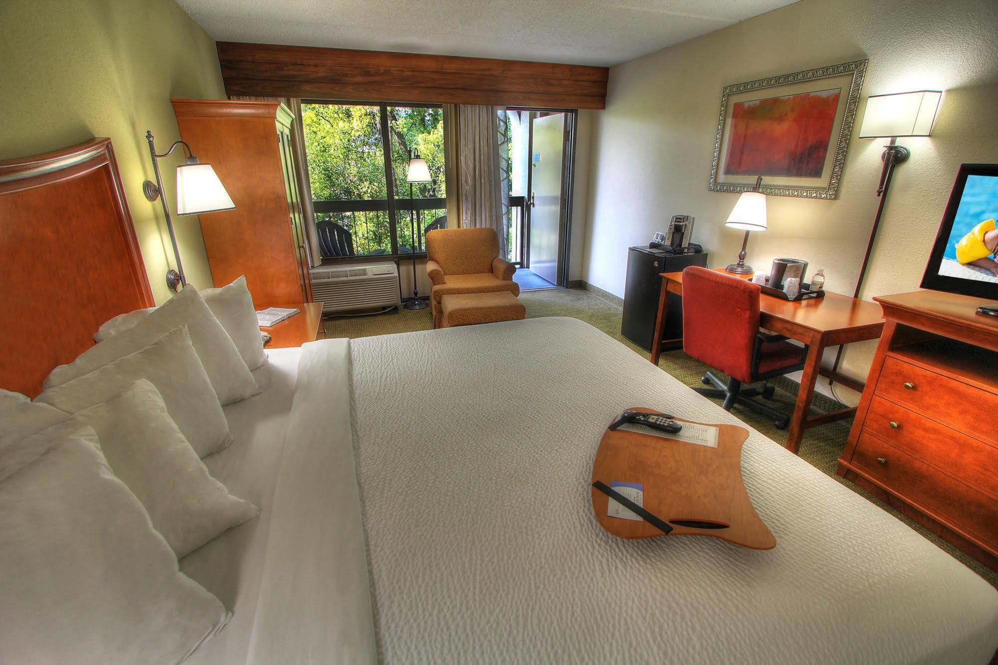 The Inn On The River Pigeon Forge Extérieur photo