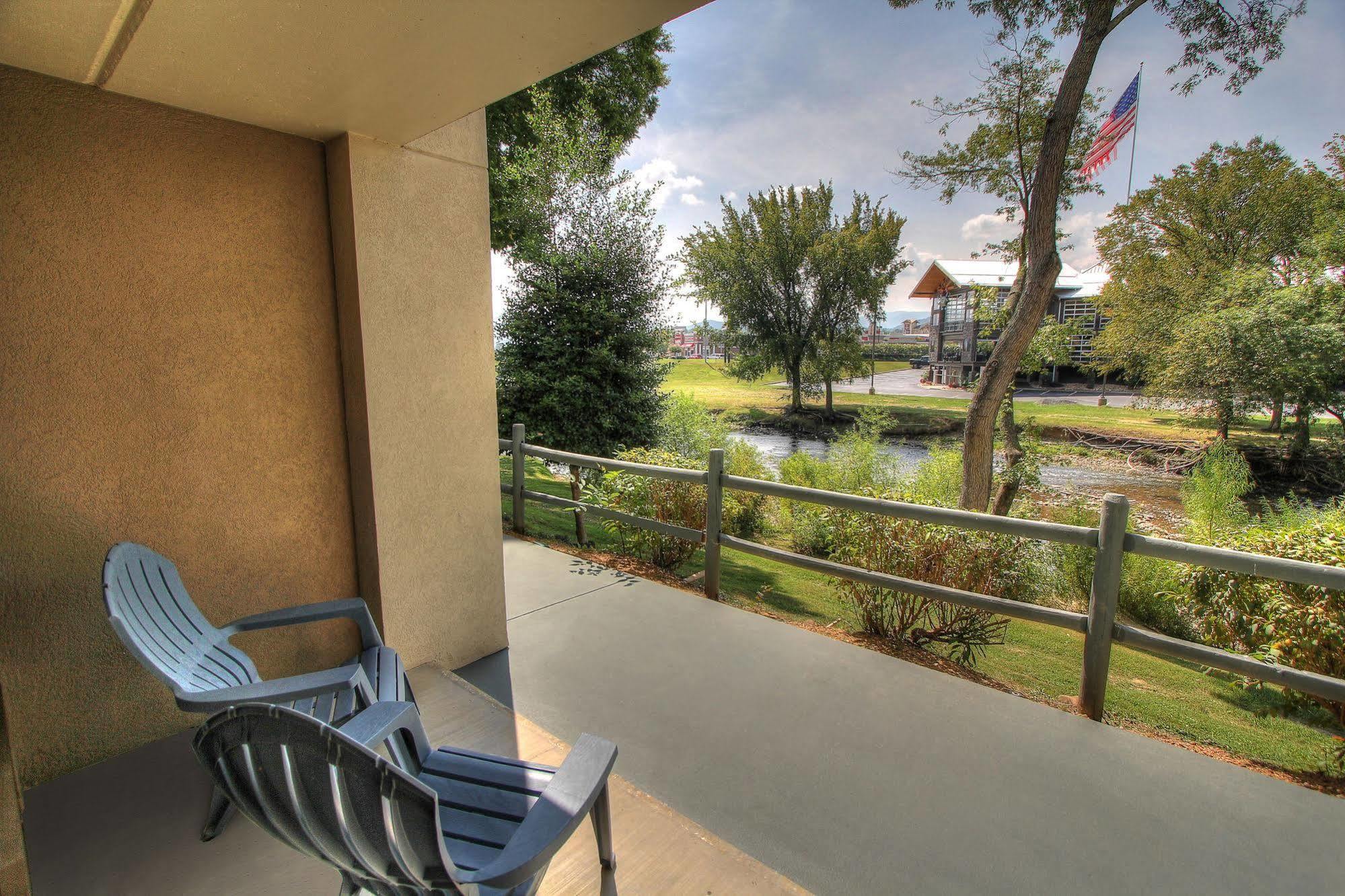 The Inn On The River Pigeon Forge Extérieur photo